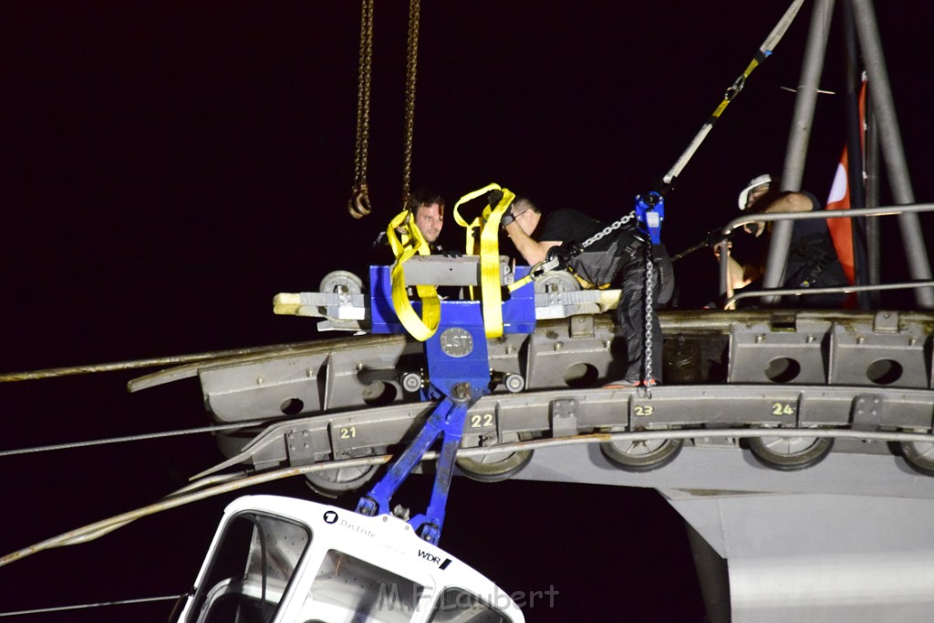 Koelner Seilbahn Gondel blieb haengen Koeln Linksrheinisch P894.JPG - Miklos Laubert